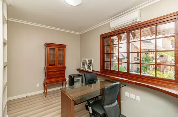 Casa em Condomínio a 100 metros da Praça da Encol 