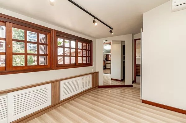 Casa em Condomínio a 100 metros da Praça da Encol 