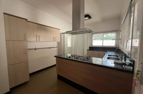 Casa com 3 dormitórios - 302m² - Foto 5