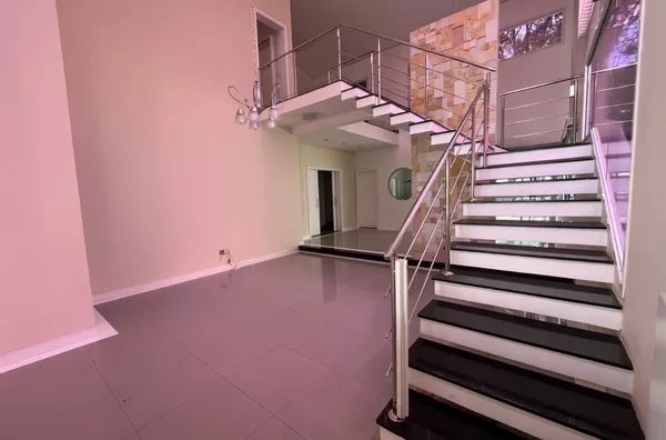 Casa com 3 dormitórios - 302m² - Foto 2