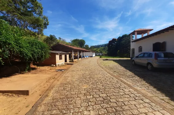 Sítio com 140m² de área privativa e 37 alqueires de área total - Foto 3