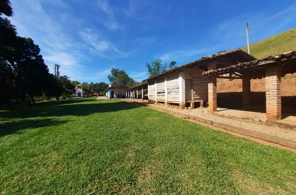 Sítio com 140m² de área privativa e 37 alqueires de área total - Foto 6