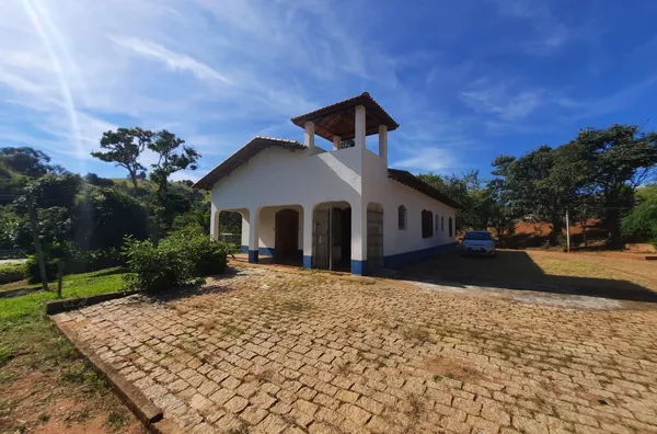 Sítio com 140m² de área privativa e 37 alqueires de área total - Foto 1