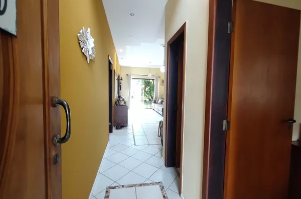 Casa em condomínio à venda em Taubaté - Condomínio Fortaleza, com 3 dormitórios, sendo 1 suítes e área gourmet. - Foto 2