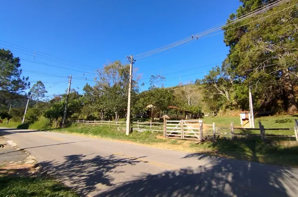 Sítio com 70m² de área privativa e 3 alqueires de área total - Foto 2