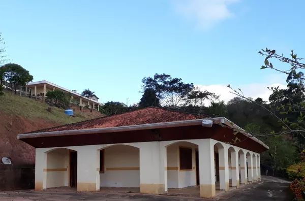 Chácara com 4 quartos sendo 1 suíte 262m² - Foto 1
