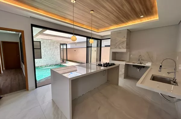 Casa com3 dormitórios e uma suíte - 300m² - Foto 1