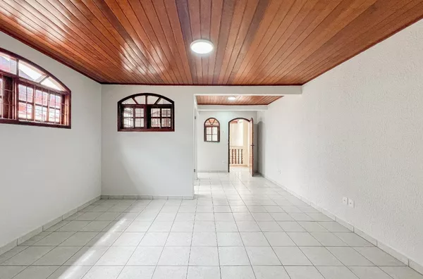 Sobrado com 3 dormitórios 186m² de área privativa - Vila Santa Isabel em Taubaté/SP - Foto 3
