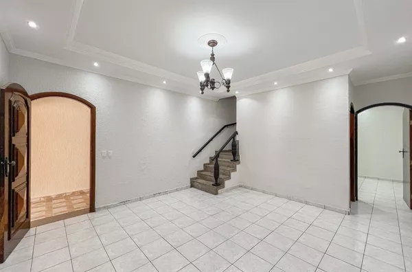 Sobrado com 3 dormitórios 186m² de área privativa - Vila Santa Isabel em Taubaté/SP - Foto 4
