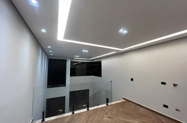 Sobrado com 3 dormitórios, sendo 1 suíte, 190m² de área privada - Condomínio Santa Mônica, Parque Residencial Maria Elmira em Caçapava/SP - Foto 6