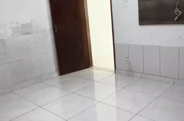 Casa para venda com pequeno ponto comercial. - Foto 2