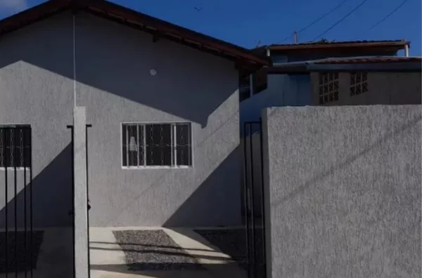 Casa com 2 dormitórios sendo 1 suíte 61m² - Foto 1