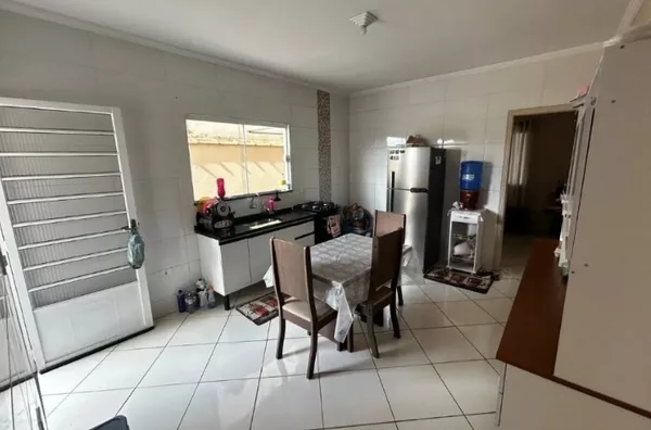 Casa com 2 dormitórios, sendo 1 suíte, 105m² - Foto 4