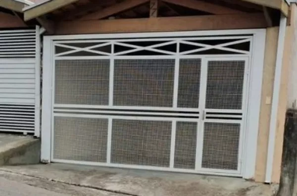 Casa com 2 dormitórios, sendo 1 suíte, 105m² - Foto 1