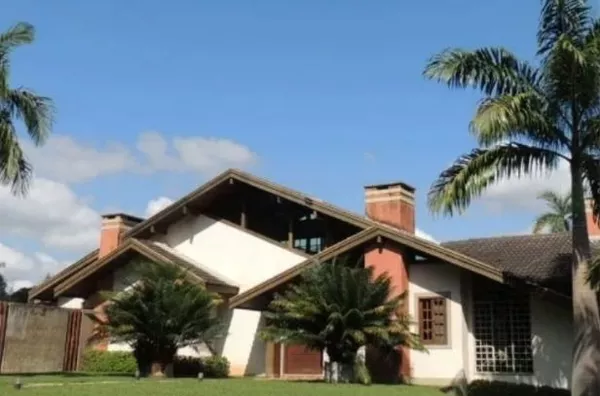 Casa com 3 quartos sendo 2 suítes - 350m² - Foto 1