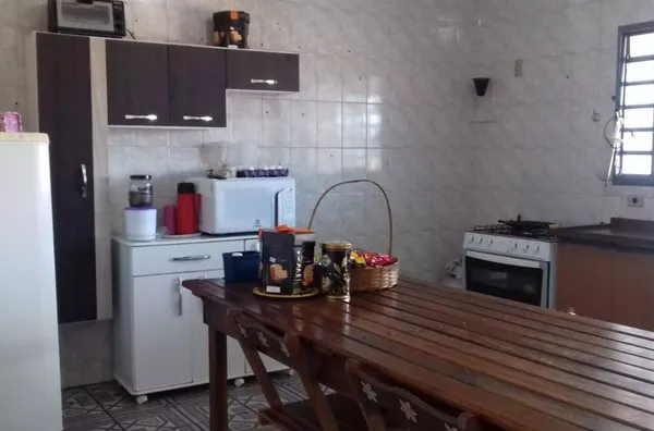 Casa com 3 dormitórios, sendo 1 suíte - Parque Aeroporto - Foto 1