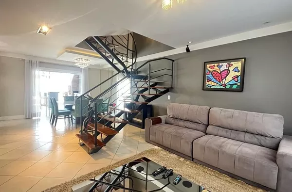Sobrado com 3 dormitórios, sendo 1 suíte, 180m² - Foto 3