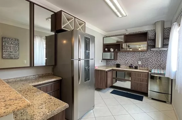 Sobrado com 3 dormitórios, sendo 1 suíte, 180m² - Foto 6