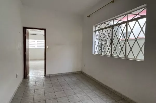 Casa com 2 quartos sendo 1 suíte - 130m² - Foto 2