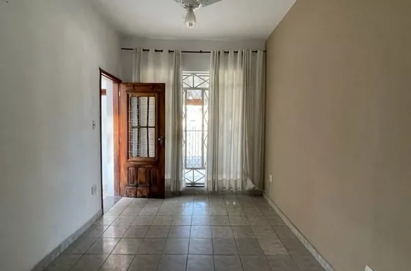 Casa com 2 quartos sendo 1 suíte - 130m² - Foto 1