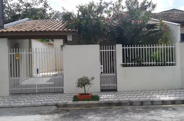 Casa com 3 dormitórios sendo 1 suíte 139,5m² - Foto 1