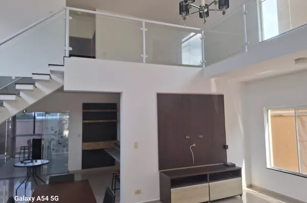 Sobrado com 4 quartos e 2 suítes - 234m² - Foto 1