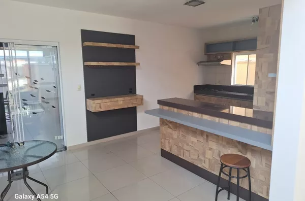 Sobrado com 4 quartos e 2 suítes - 234m² - Foto 2
