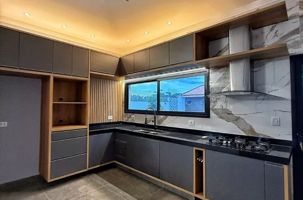 Casa em condomínio 3 quartos sendo 2 suítes 283m² - Foto 2