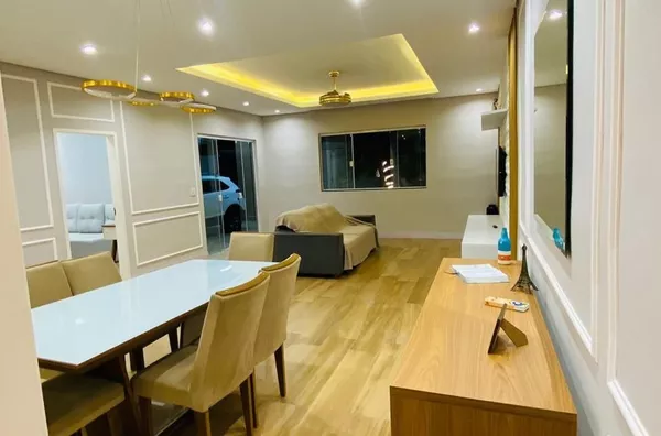 Casa com 4 dormitórios, sendo 1 suíte, 230m² - Foto 2