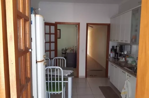 Sobrado com 4 dormitórios sendo 1 suíte 220m² - Foto 6
