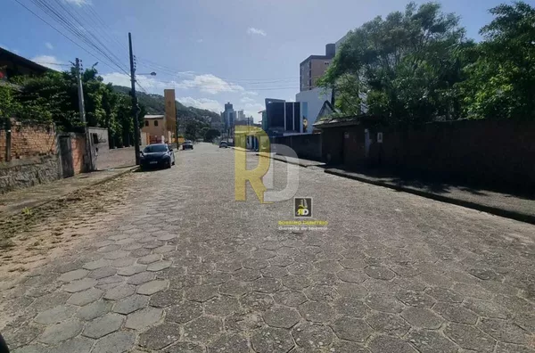 Terreno a Venda no bairro Mar Grosso - Laguna, SC