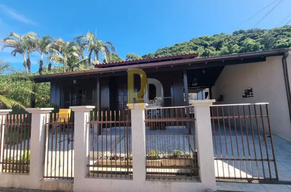 Casa a Venda no bairro Mar Grosso - Laguna, SC