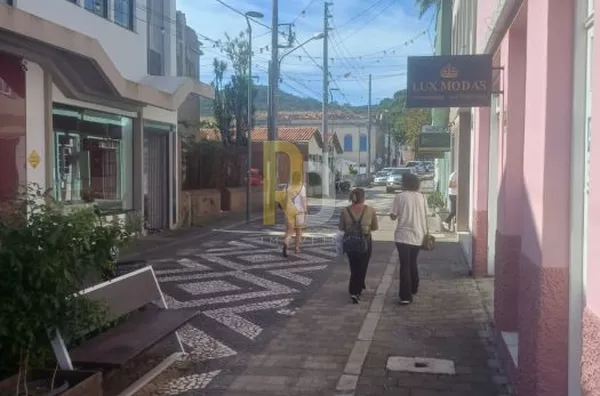 Casa para Aluguel no bairro Centro - Laguna, SC