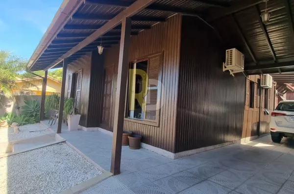 Casa a Venda no bairro Mar Grosso - Laguna, SC