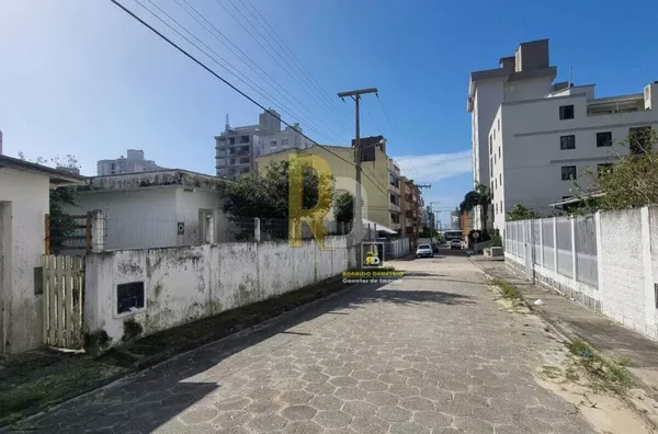 Terreno a Venda no bairro Mar Grosso - Laguna, SC