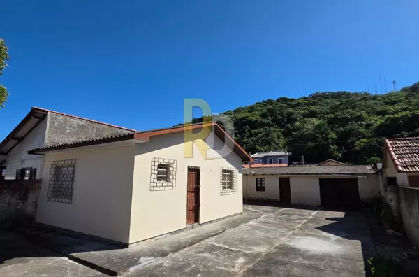 Casa a Venda no bairro Mar Grosso - Laguna, SC