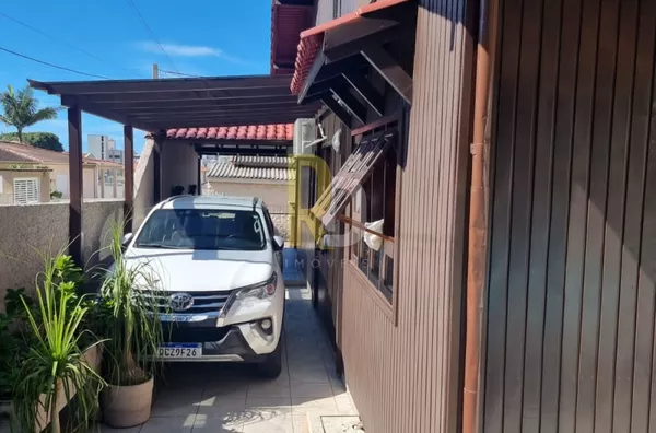 Casa a Venda no bairro Mar Grosso - Laguna, SC
