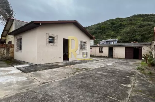 Casa a Venda no bairro Mar Grosso - Laguna, SC