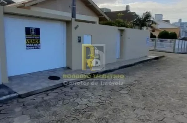Casa a Venda no bairro Mar Grosso - Laguna, SC
