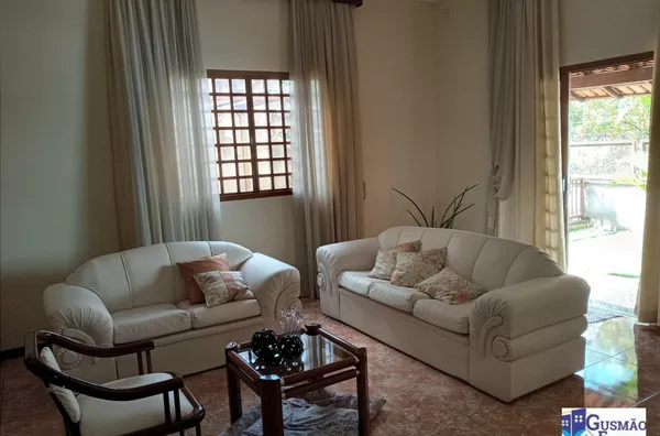 Casa Alto Padrão teto retrátil no salão
