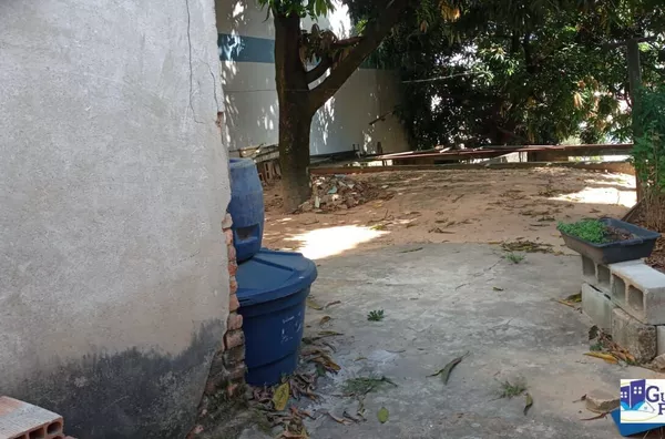 Vende Lote Comercial e residencial com saída para avenida e rua.