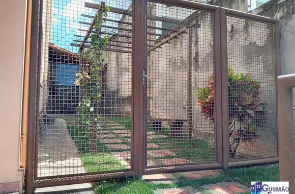 Casa Alto Padrão teto retrátil no salão