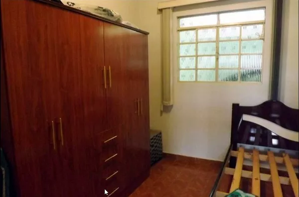 Excelente casa dois pavimentos varanda espaçosa em cima, patio e mais 1 casa fundos.
