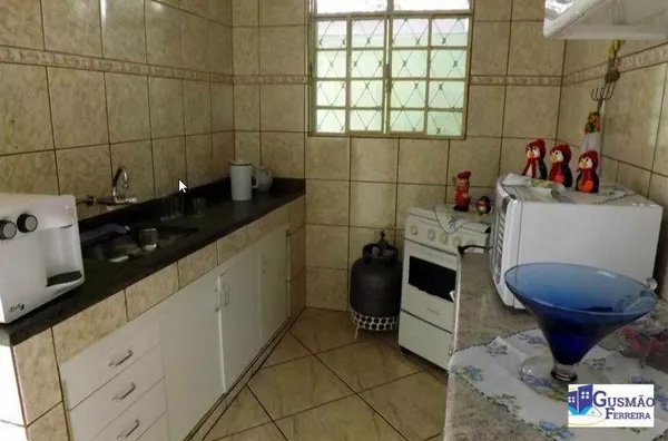 Excelente casa dois pavimentos varanda espaçosa em cima, patio e mais 1 casa fundos.