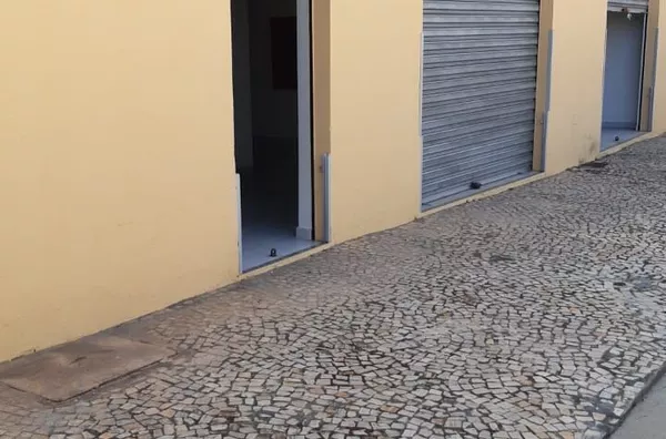 ALUGA LOJA 2 PORTAS DE AÇO RUA VILA RICA