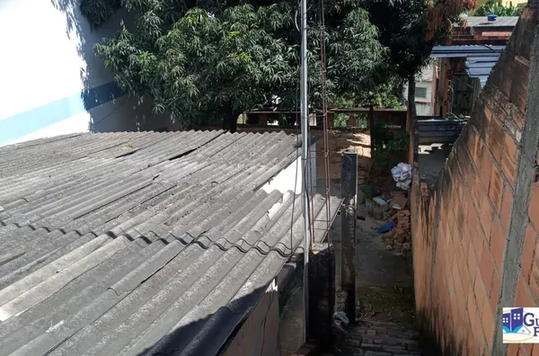 Vende Lote Comercial e residencial com saída para avenida e rua.