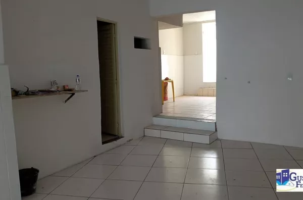 ALUGUEL LOJA COM 140M2  AO LADO DO BANCO ITAU NA PRAÇA SAO VICENTE .