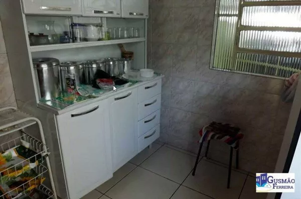 Excelente casa dois pavimentos varanda espaçosa em cima, patio e mais 1 casa fundos.