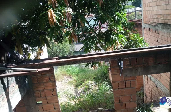 Vende Lote Comercial e residencial com saída para avenida e rua.