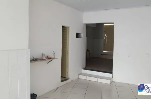 ALUGUEL LOJA COM 140M2  AO LADO DO BANCO ITAU NA PRAÇA SAO VICENTE .
